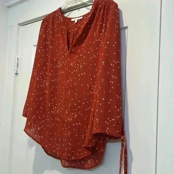 Fun2fun rust colored shirt with a cream colored design size small. - Picture 9 of 11